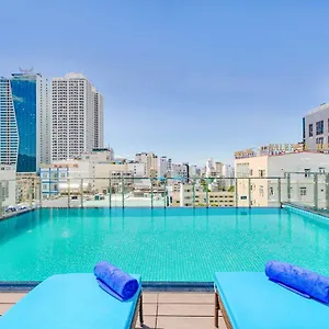 Celina & 4* Đà Nẵng